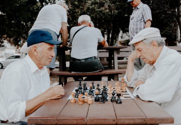 Seniors et indépendants : pourquoi votre mutuelle vous coûte-t-elle si cher en 2026 ?